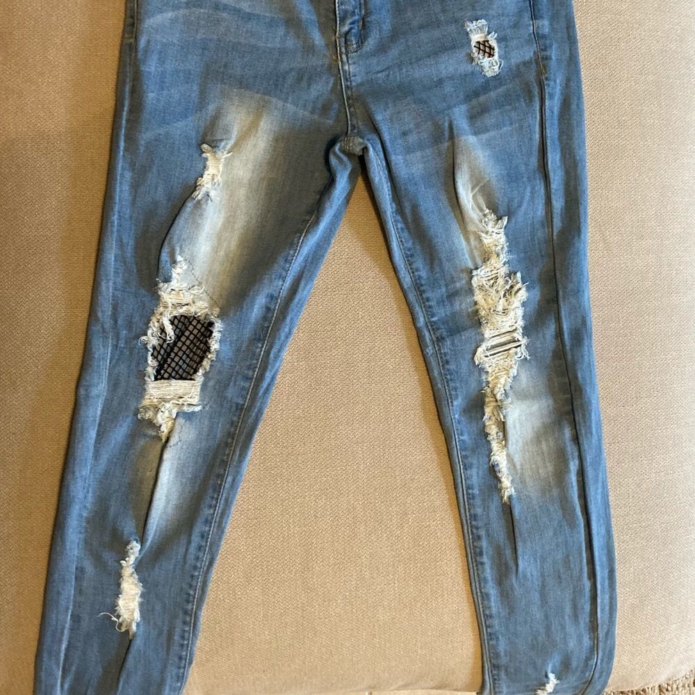 SZ 9 Blue Savvy distressed front skinny jeans with fishnet patches